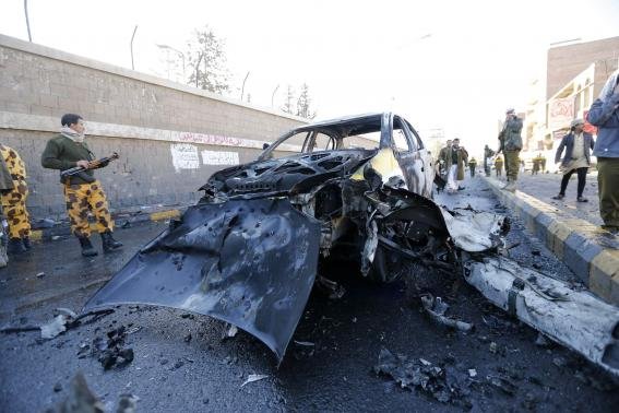 Lo 7 de genièr a Sanaa, en Iemèn, un camion explosat que faguèt una setantenada de mòrts