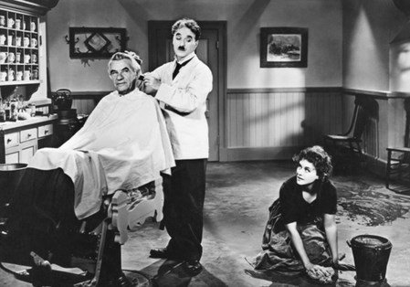 Lo personatge dau barbier dau grand filme de Chaplin, Lo dictator