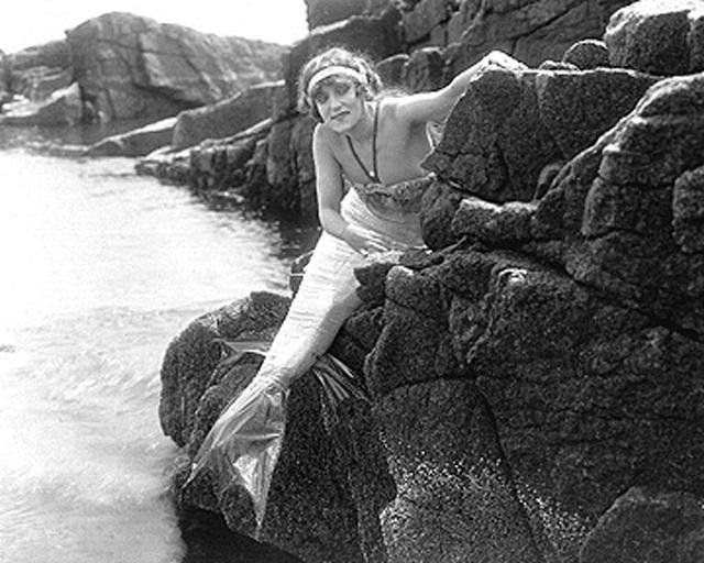 Annette Kellerman dins 'Merrilla, the Queen of the Sea', 1918
